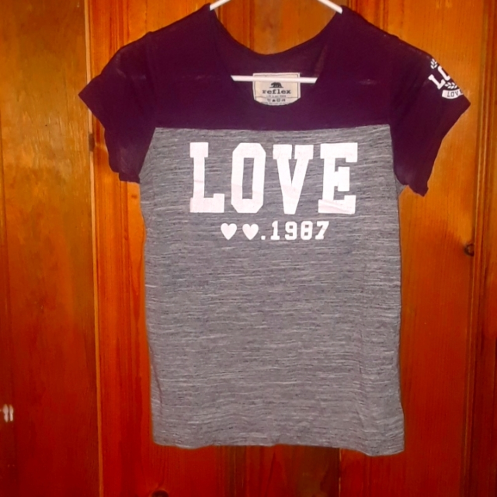 Tee shirt size small from reflex.